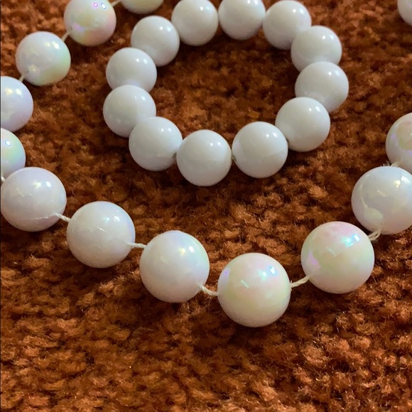 Large Pearl Necklace & Bracelet - Picture 3 of 4